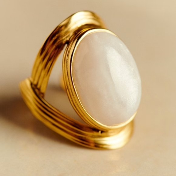 Sezane Jewelry - Sezane Raja Ring, Gold Color Mother Of Pearl, EUC, French Chic, Quiet Lux, Small